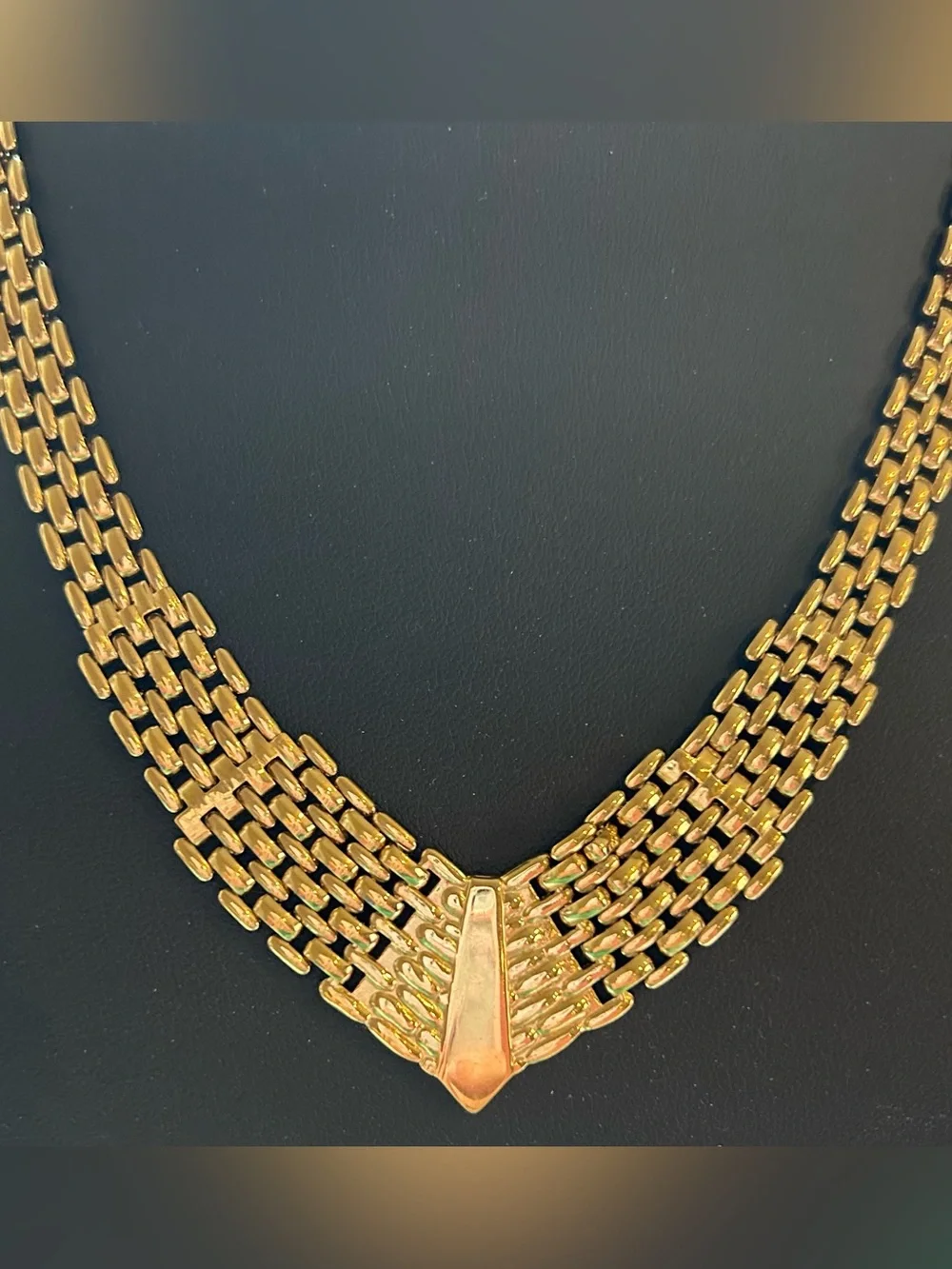 1980s Egyptian Revival Cleopatra Gold-tone Panther Link Statement Necklace - Picture 3 of 7
